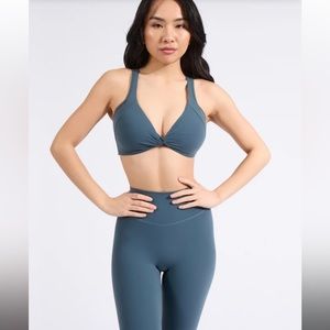 Buffbunny Twisted Curve Sports Bra
Enchanted Teal 🦚 | Large